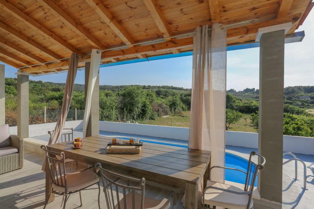 Villa Baras Garden - House With Pool Mirce 外观 照片