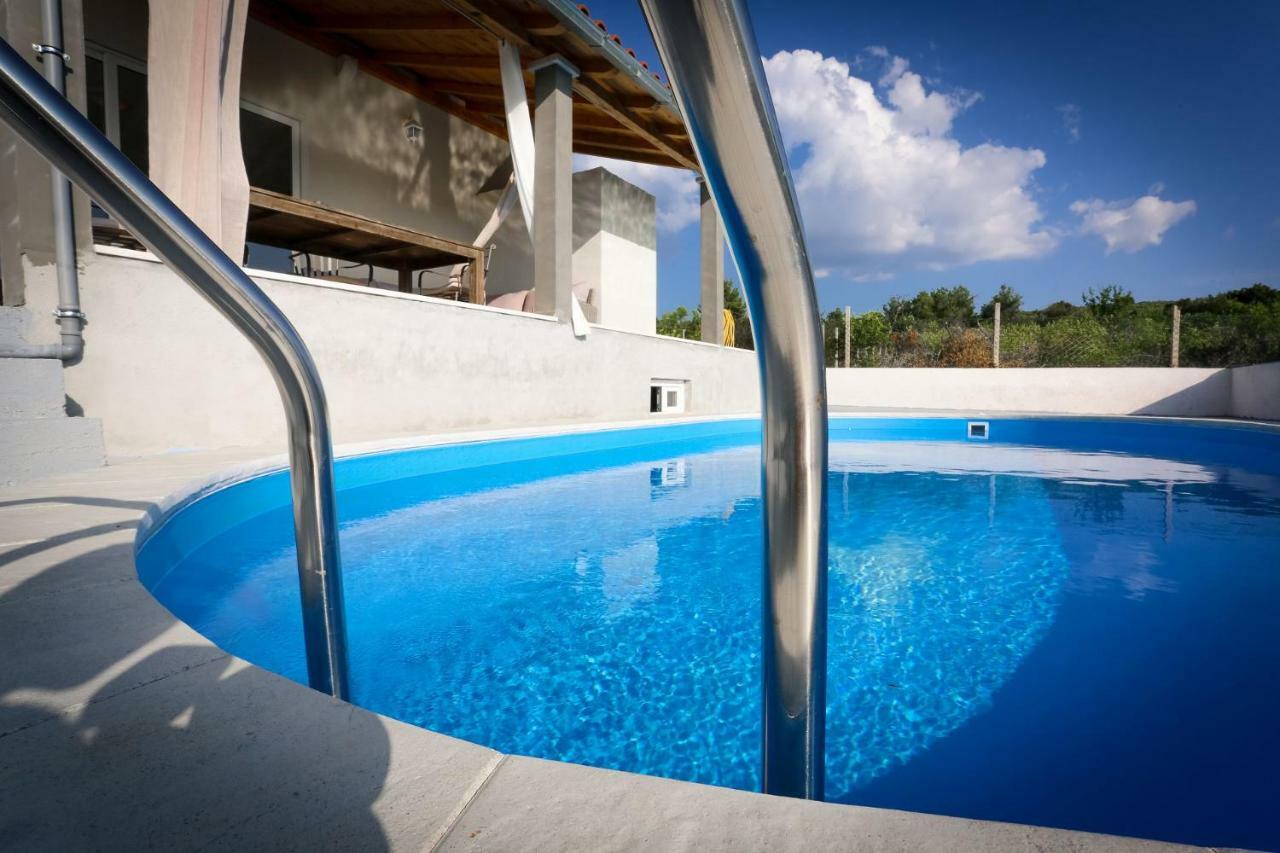Villa Baras Garden - House With Pool Mirce 外观 照片