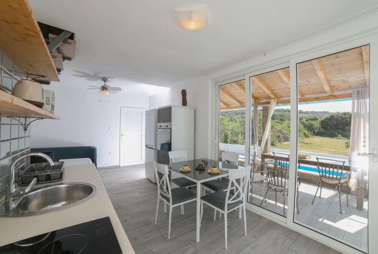 Villa Baras Garden - House With Pool Mirce 外观 照片